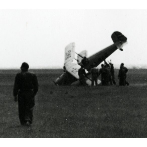 Bücker Bü 131D-2 Csíz repülőgép balesete, Magyarország, HA-BKG magyar lajstromjellel, , aviatika, jármű, közlekedés, 1950-es évek, kommunizmus, Eredeti fotó, papírkép.   