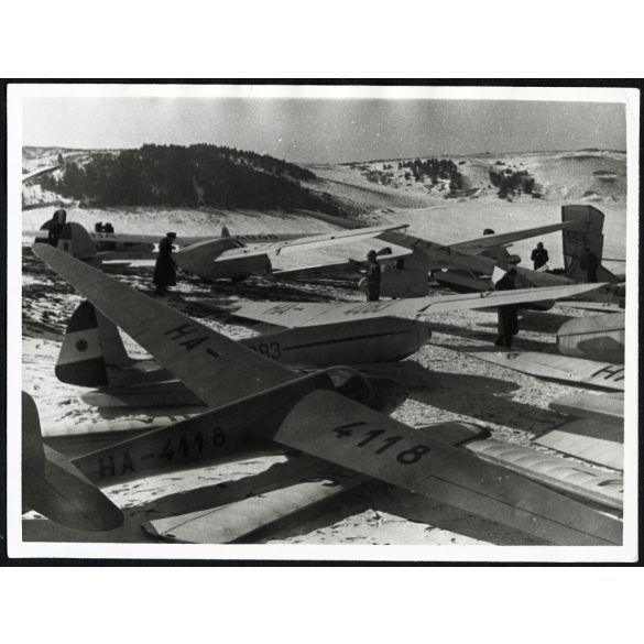 Let LG-125 Šohaj 2 csehszlovák gyártmányú vitorlázó repülőgép, Magyarország, HA-4118 magyar lajstromjel, Hármashatárhegy, aviatika, jármű, közlekedés, 1950-es évek, kommunizmus, Eredeti fotó, papírkép.  