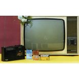 Fotó negatív! Csinos nő magyar gyártmányú elektrotechnikai eszközökkel,miniTV, Akropolis Videoton TV, rádió, BASF, Agfa kmagnókazetta, szocializmus, 1970-es évek,  Eredeti nagyobb méretű fotó negatív, reklámfotó! 