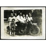Család Ariel motorkerékpáron, Budapest, jármű, közlekedés, magyar rendszám, 1930-as évek, Horthy-korszak, Eredeti fotó, papírkép. 