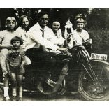 Család Ariel motorkerékpáron, Budapest, jármű, közlekedés, magyar rendszám, 1930-as évek, Horthy-korszak, Eredeti fotó, papírkép. 