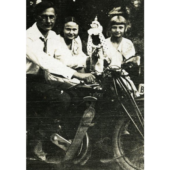Család Ariel motorkerékpáron, Budapest, jármű, közlekedés, magyar rendszám, 1930-as évek, Horthy-korszak, Eredeti fotó, papírkép. 