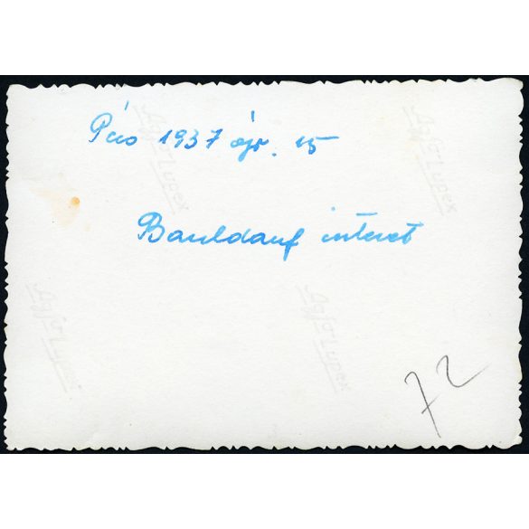 Baldauf intézet, Pécs, apáca, lányok az evangélikus szeretetotthon udvarán, egyház, vallás, helytörténet,  1937., 1930-as évek, Horthy-korszak, Eredeti fotó, hátulján feliratozott papírkép. 