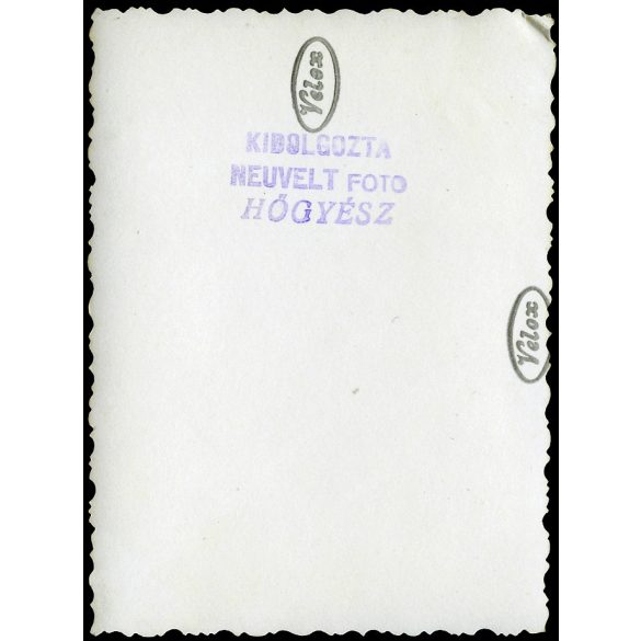 Neuvelt Foto, Hőgyész, lányok népviseletben, helytörténet,  1937., 1930-as évek, Tolna megye, Horthy-korszak, Eredeti fotó, hátulján pecséttel jelzett papírkép.   