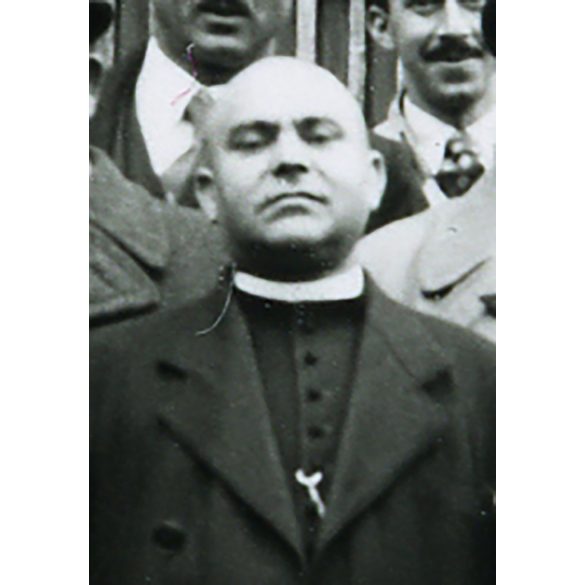 Úri társaság a templomnál, Gyulafehérvár, Erdély, dr Balásy Imre plébános, Dr. Csejthey Jelen Gyula az erdélyi katolikus egyház jogtanácsosa, 1938. szeptember 17., 1930-as évek, Horthy-korszak, Eredeti, hátulján feliratozott fotó, papírkép. 