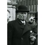 Úri társaság a templomnál, Gyulafehérvár, Erdély, dr Balásy Imre plébános, Dr. Csejthey Jelen Gyula az erdélyi katolikus egyház jogtanácsosa, 1938. szeptember 17., 1930-as évek, Horthy-korszak, Eredeti, hátulján feliratozott fotó, papírkép. 