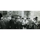 Úri társaság a templomnál, Gyulafehérvár, Erdély, dr Balásy Imre plébános, Dr. Csejthey Jelen Gyula az erdélyi katolikus egyház jogtanácsosa, 1938. szeptember 17., 1930-as évek, Horthy-korszak, Eredeti, hátulján feliratozott fotó, papírkép. 