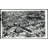 fotofilm felvétele, látkép repülőgépről, Kolozsvár, Erdély, légi felvétel, 2. világháború,  1940-es évek, Horthy-korszak, Eredeti képeslap fotó, papírkép, oldala sérült.   