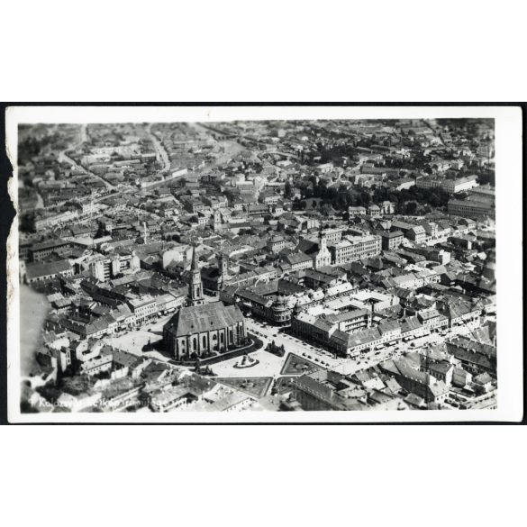 fotofilm felvétele, látkép repülőgépről, Kolozsvár, Erdély, légi felvétel, 2. világháború,  1940-es évek, Horthy-korszak, Eredeti képeslap fotó, papírkép, oldala sérült.   