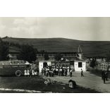 „Szabadság! A fürdő a dolgozóké!” Bükkszék-fürdő, Ikarus autóbusz, Rákosi plakát, nyaralás, strand, helytörténet,  1950-es évek, kommunizmus, Eredeti képeslap fotó, papírkép.  