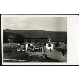„Szabadság! A fürdő a dolgozóké!” Bükkszék-fürdő, Ikarus autóbusz, Rákosi plakát, nyaralás, strand, helytörténet,  1950-es évek, kommunizmus, Eredeti képeslap fotó, papírkép.  