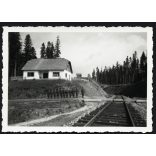 Borgó vasút, Erdély, 2. sz. őrség háza,  magyar katonák egyenruhában, közlekedés, 2. világháború, helytörténet, 1940. szeptember 23, , 1940-es évek, Horthy-korszak, Eredeti fotó, hátulján feliratozott papírkép.  