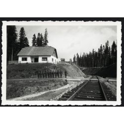   Borgó vasút, Erdély, 2. sz. őrség háza,  magyar katonák egyenruhában, közlekedés, 2. világháború, helytörténet, 1940. szeptember 23, , 1940-es évek, Horthy-korszak, Eredeti fotó, hátulján feliratozott papírkép.  