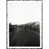 Épül a vasút, Nagyida (Veľká Ida), Felvidék, közlekedés, 2. világháború, helytörténet, 1940. október 10, , 1940-es évek, Horthy-korszak, Eredeti fotó, hátulján feliratozott papírkép.  
