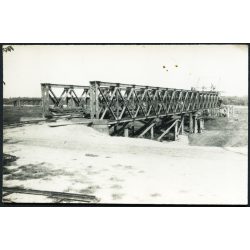  Ideiglenes vasúti híd építése, magyar katonák, közlekedés, utász, 2. világháború, , 1940-es évek, Horthy-korszak, Eredeti fotó, papírkép.   