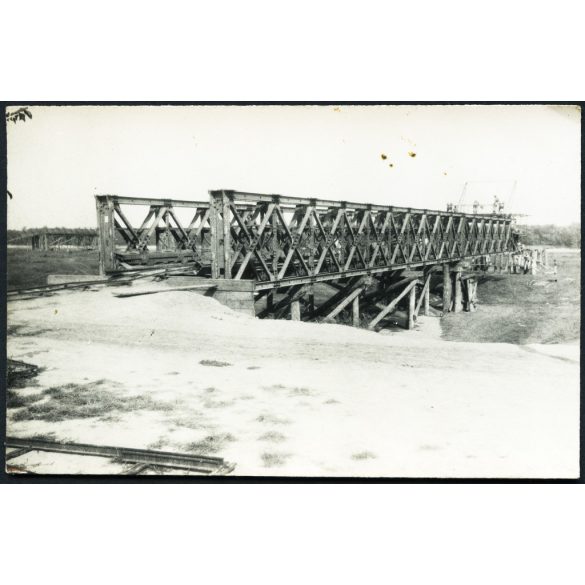 Ideiglenes vasúti híd építése, magyar katonák, közlekedés, utász, 2. világháború, , 1940-es évek, Horthy-korszak, Eredeti fotó, papírkép.   