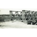 Ideiglenes vasúti híd építése, magyar katonák, közlekedés, utász, 2. világháború, , 1940-es évek, Horthy-korszak, Eredeti fotó, papírkép.   