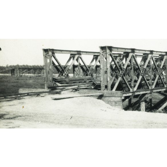 Ideiglenes vasúti híd építése, magyar katonák, közlekedés, utász, 2. világháború, , 1940-es évek, Horthy-korszak, Eredeti fotó, papírkép.   