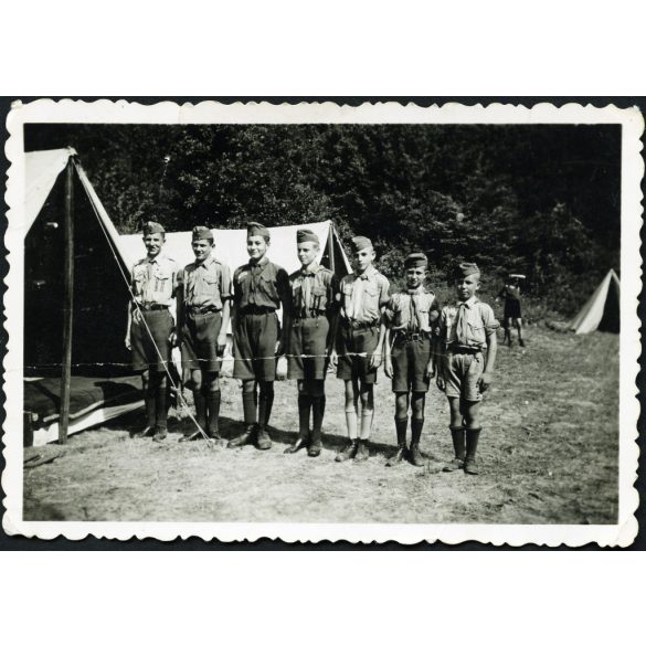 Cserkésztábor, Nógrádverőce, egyenruha, Lukács Miklós, 1946., 1940-es évek, átmeneti korszak, Eredeti fotó, hátulján feliratozott papírkép, középen törésnyom.  