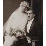 Steinitzer Dezső műterme, Arad, Erdély, esküvő, menyasszony, vőlegény, ünnep, virág, cilinder, 1910-es évek, monarchia, Eredeti fotó, mélynyomóval jelzett papírkép.  