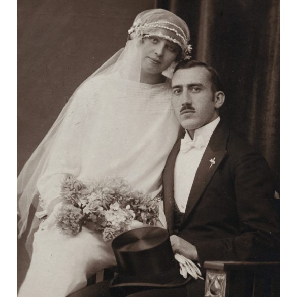 Steinitzer Dezső műterme, Arad, Erdély, esküvő, menyasszony, vőlegény, ünnep, virág, cilinder, 1910-es évek, monarchia, Eredeti fotó, mélynyomóval jelzett papírkép.  