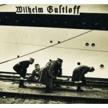 Hugo Jäger fotója, Lengyelország, Wilhelm Gustloff német óceánjáró, kórházhajó, német katonák náci egyenruhában, sebesült, 2. világháború, 1939, 1930-as évek, Horthy-korszak, Eredeti fotó, hátulján feliratozott papírkép.