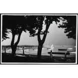 Nagyobb méret, Parti sétány, Balatonfüred, vitorlás hajó, strand, Balaton, 1930-as évek, Horthy-korszak, Eredeti fotó, hátulján feliratozott papírkép.  