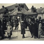Nagyobb méret, Zsolnay Vilmos szobra, Pécs, utcakép, Baranya megye, , 1930-as évek, Horthy-korszak, Eredeti fotó, papírkép. 