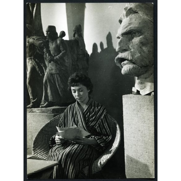 Kiss István szobrászművész műterme, modell, Dózsa György emlékmű, művész,  1950-es évek, kommunizmus, Eredeti fotó, papírkép.  