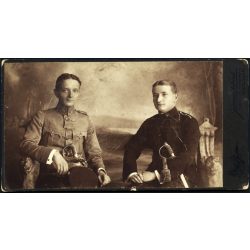   Nagyobb méret, Joánovics testvérek műterme, Kolozsvár (Erdély), fiatal katonatisztek egyenruhában,kard, helytörténet, monarchia, 1910-es évek, Eredeti kabinetfotó.  