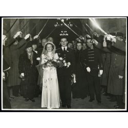   Nagyobb méret, Macsi András fényképész, Budapest, Jámbor László repülős tiszt (később ezredes) esküvője, repülős esküvő, 2. világháború, katona, egyenruha, kard, aviatika, 