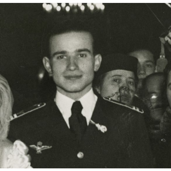 Nagyobb méret, Macsi András fényképész, Budapest, Jámbor László repülős tiszt (később ezredes) esküvője, repülős esküvő, 2. világháború, katona, egyenruha, kard, aviatika, 