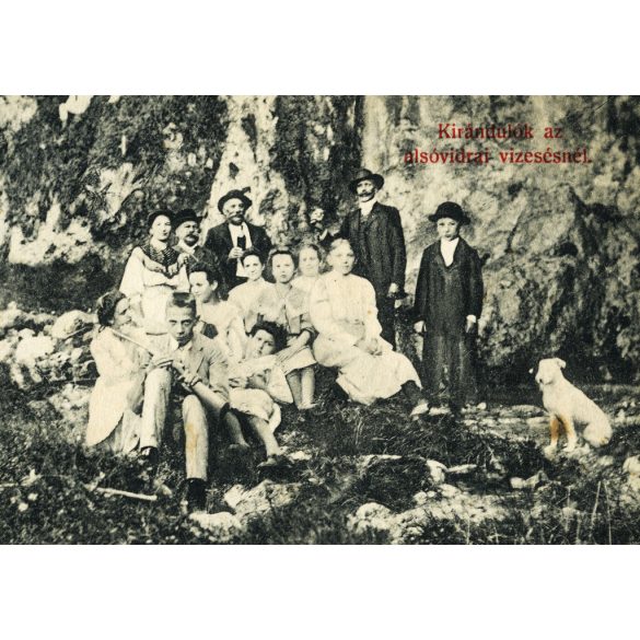 Kirándulók a vízesésnél, Alsóvidra, Erdély, puska, kutya, Csiky Testvérek kiadása, Topánfalva, 1910-es évek, monarchia, Eredeti képeslap-fotó. .  