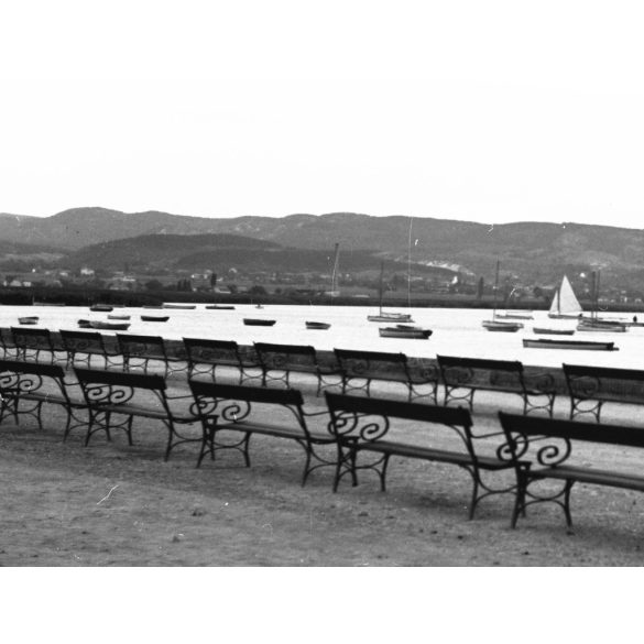 Szendrő István jelzetlen fotónegatívja, téli Balaton, Keszthely, parti sétány, padok, helytörténet, Horthy-korszak, 1930-as évek,  Eredeti nagyméretű fotó negatív!   