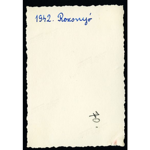 A Pósch-villa udvarán,  Rozsnyó, Felvidék (Szlovákia), Pósch József villája,  városkép, épület, 2. világháború, 1942, , 1940-es évek, Horthy-korszak, Eredeti fotó, hátulján feliratozott papírkép. 