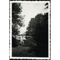   A Pósch-villa gyönyörűen parkosított kertje,  Rozsnyó, Felvidék (Szlovákia), Pósch József villája,  városkép, épület, 2. világháború, 1942, , 1940-es évek, Horthy-korszak, Eredeti fotó, hátulján feliratozott papírkép. 