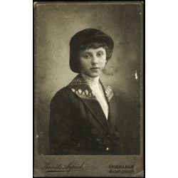   Kováts Árpád műterme, Érsekújvár, Felvidék , elegáns nő portréja, kalapháló, monarchia, 1900-as évek, Eredeti CDV, vizitkártya fotó.  