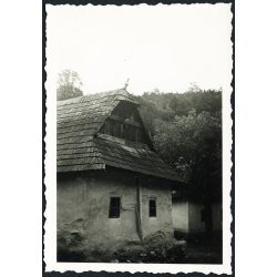   Autentikus parasztház, Jolsva, Felvidék (Szlovákia),  néprajz, városkép,  épület, 2. világháború, 1942, , 1940-es évek, Horthy-korszak, Eredeti fotó, hátulján feliratozott papírkép. 