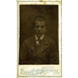 A Kossuth Főgimnázium Tanintézet igazolása, Cegléd, Horthy- korszak, 1920-as évek, Eredeti pecsétekkel, Magyar Államvasutak mélynyomó pecséttel jelzett kihajtható igazolvány beragasztott CDV, vizitkártya fotóval. 
