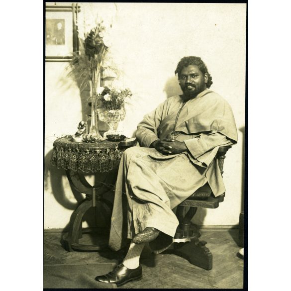 Nagyobb méret, Sudhu John Christananda hindu lutheránus vándorprédikátor, Budapest, istentiszteletet tartott a Deák téri evangélikus templomban, vallás, egyház, 1930., 1930-as évek, Horthy-korszak, Eredeti fotó, pecséttel jelzett papírkép. 