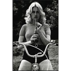   Szőke nő kerékpáron, Traubisoda reklám, szocializmus, 1970-es évek, Eredeti fotó, papírkép.