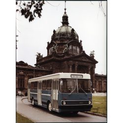   Nagyobb méret, Ikarus 260 autóbusz  trópusi kivitel, Budapest, Széchenyi fürdő, jármű, közlekedés, szocializmus, 1970-es évek, Eredeti fotó, hátulján feliratozott gyári papírkép.