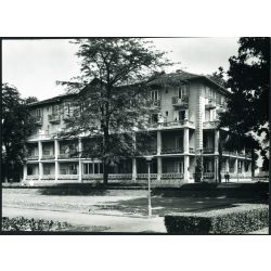   Nagyobb méret, Szendrő István fotóművészeti alkotása, Margaréta Szálló, Budapest, Margitsziget, vendéglátás, turizmus, építészet,  1930-as évek, Horthy-korszak, Eredeti, pecséttel jelzett fotó, papírkép. Dekorációnak, ajándéknak is kiváló.