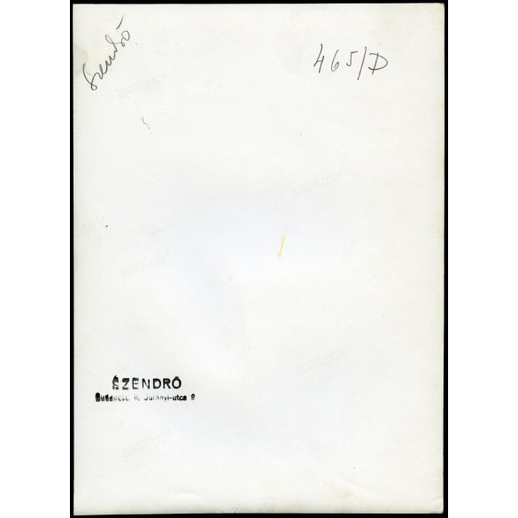 Nagyobb méret, Szendrő István fotóművészeti alkotása, luxusautó az Operaház előtt, Budapest, jármű, közlekedés, Andrássy út, tél,  1930-as évek, Horthy-korszak, Eredeti, pecséttel jelzett fotó, papírkép, Agfa Brovira papíron. Dekorációnak, ajándéknak