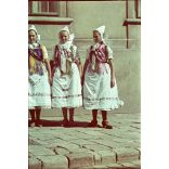 Agfacolor dia, nők népviseletben, ünnepi körmenet a budai várban, Budapest, Horthy-korszak, 1940-es évek. eredeti ritka Agfacolor színes dia.