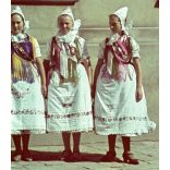 Agfacolor dia, nők népviseletben, ünnepi körmenet a budai várban, Budapest, Horthy-korszak, 1940-es évek. eredeti ritka Agfacolor színes dia.