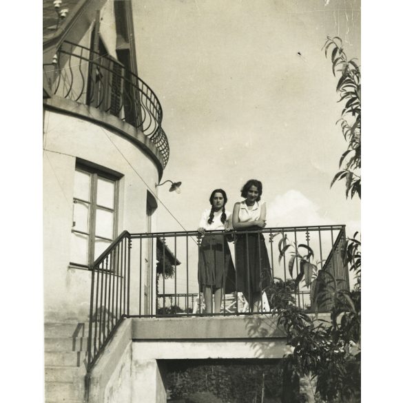 2 darab fotó, modern villa a Rózsadombon, Budapest, 2. kerület, város, helytörténet, 1930-as évek, Horthy-korszak, Eredeti fotó, hátilján feliratozott papírkép.   