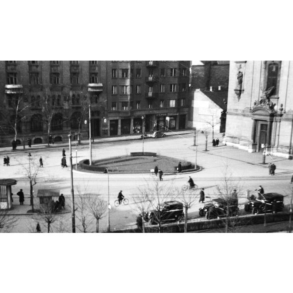 Fotó negatív, közlekedés a Horváth Mihály téren, Budapest, Baross utca, 8. kerület, autó, jármű, közlekedés, városkép, helytörténet, Horthy-korszak, 1930-as évek,  Eredeti nagyméretű fotó negatív!     