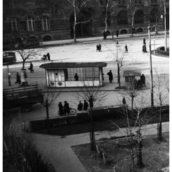 Fotó negatív, közlekedés a Horváth Mihály téren, Budapest, Baross utca, 8. kerület, autó, jármű, közlekedés, városkép, helytörténet, Horthy-korszak, 1930-as évek,  Eredeti nagyméretű fotó negatív!     