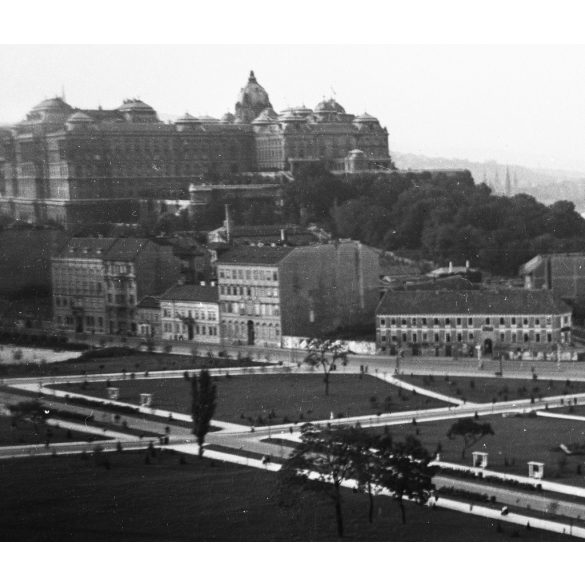 Fotó negatív, Tabán, Budapest, közvetlenül a régi házak lebontása után,  villamosok, jármű, közlekedés, Szarvas tér, 1. kerület, városkép,, helytörténet, Horthy-korszak, 1930-as évek,  Eredeti nagyméretű fotó negatív! 